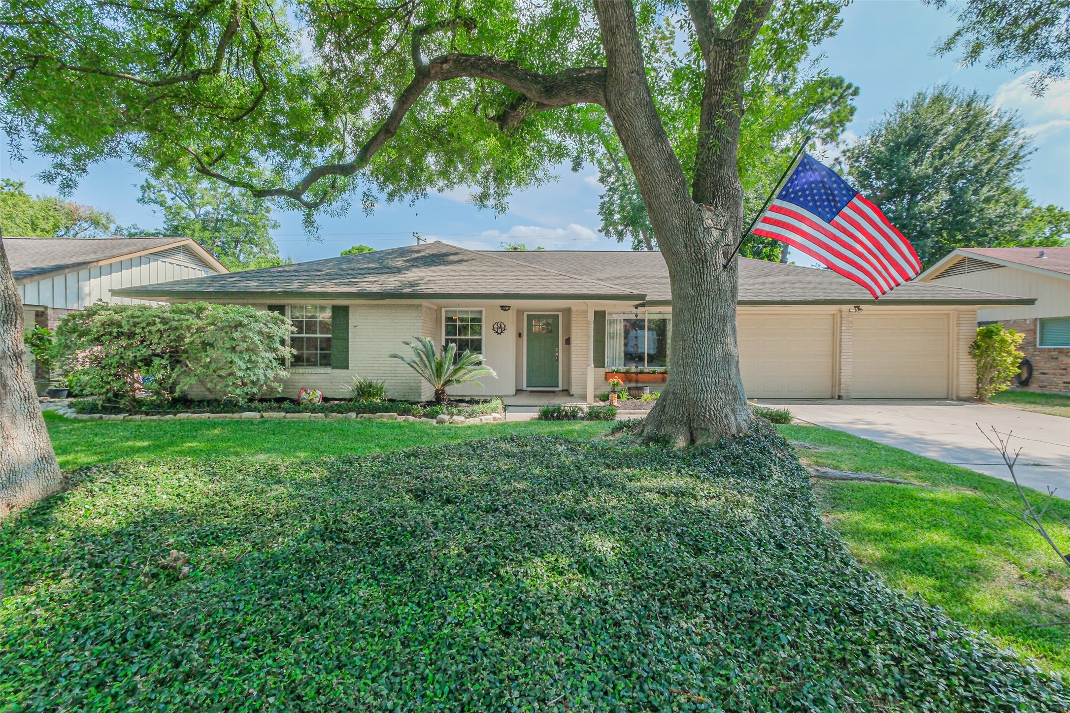 9635 Meadowglen Lane Houston TX 77063