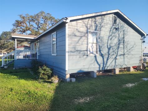 42 Country Oaks Street Brazoria TX 77422