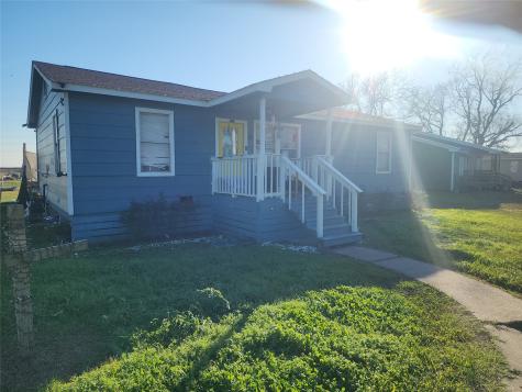 42 Country Oaks Street Brazoria TX 77422