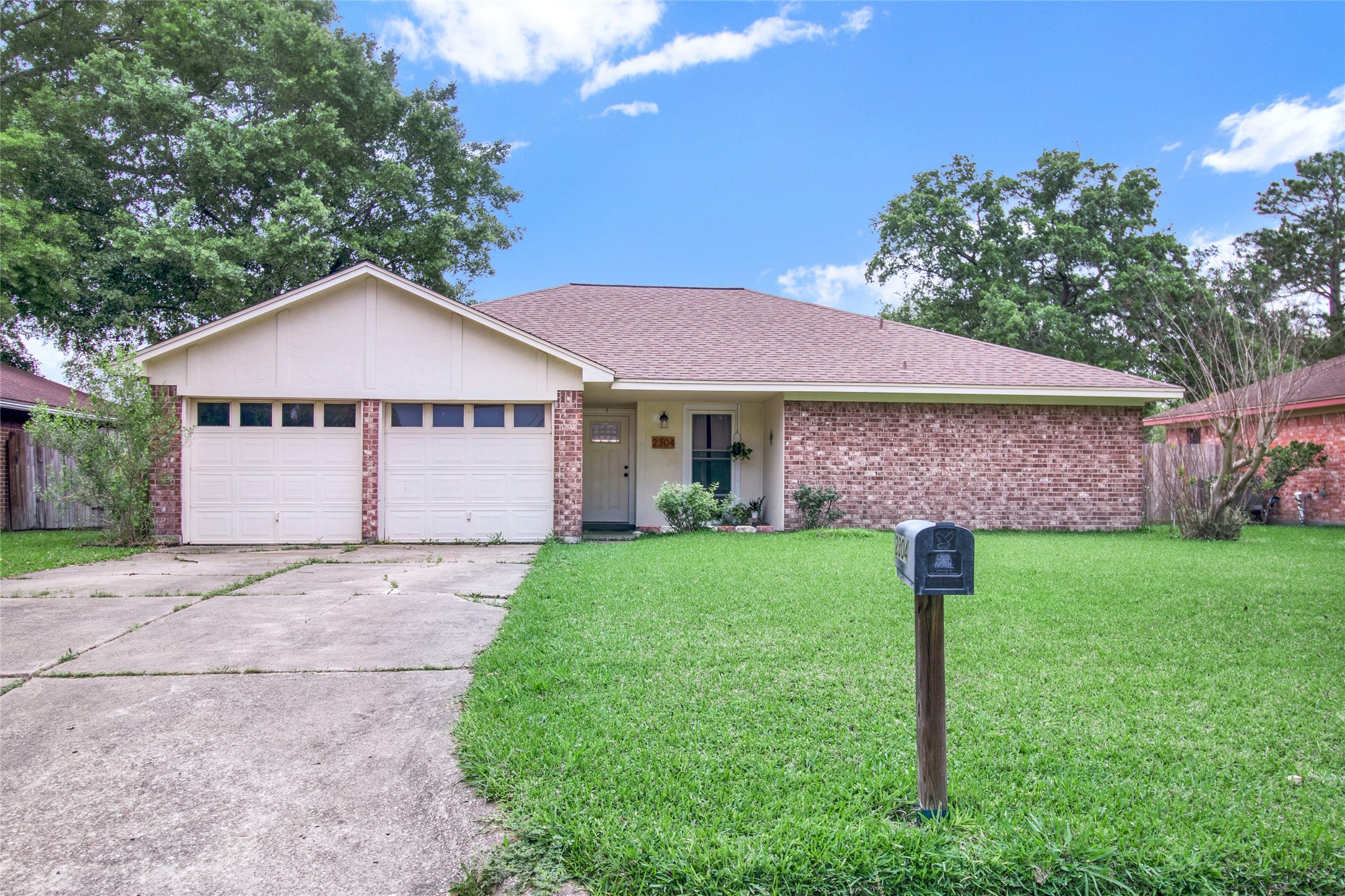 2304 Cambridge Court S League City TX 77573