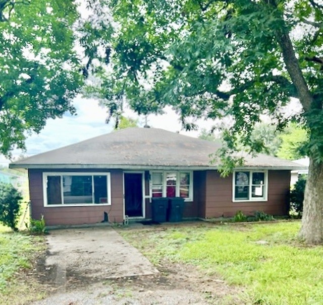 3022 South Drive Groves TX 77619