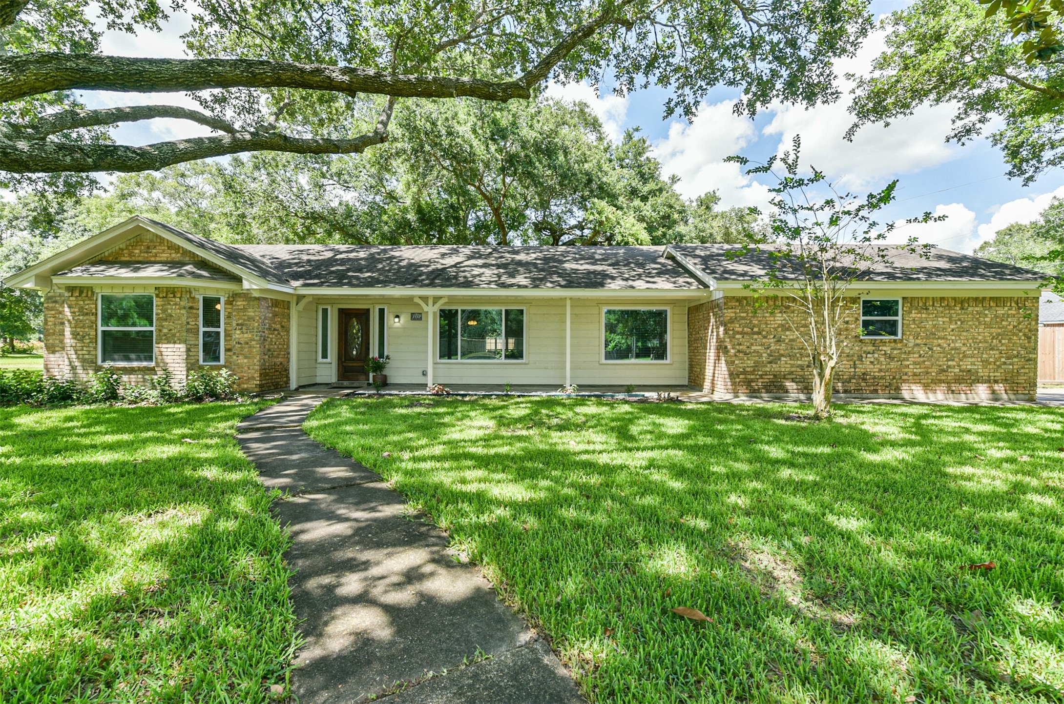 102 W County Road 136 Alvin TX 77511