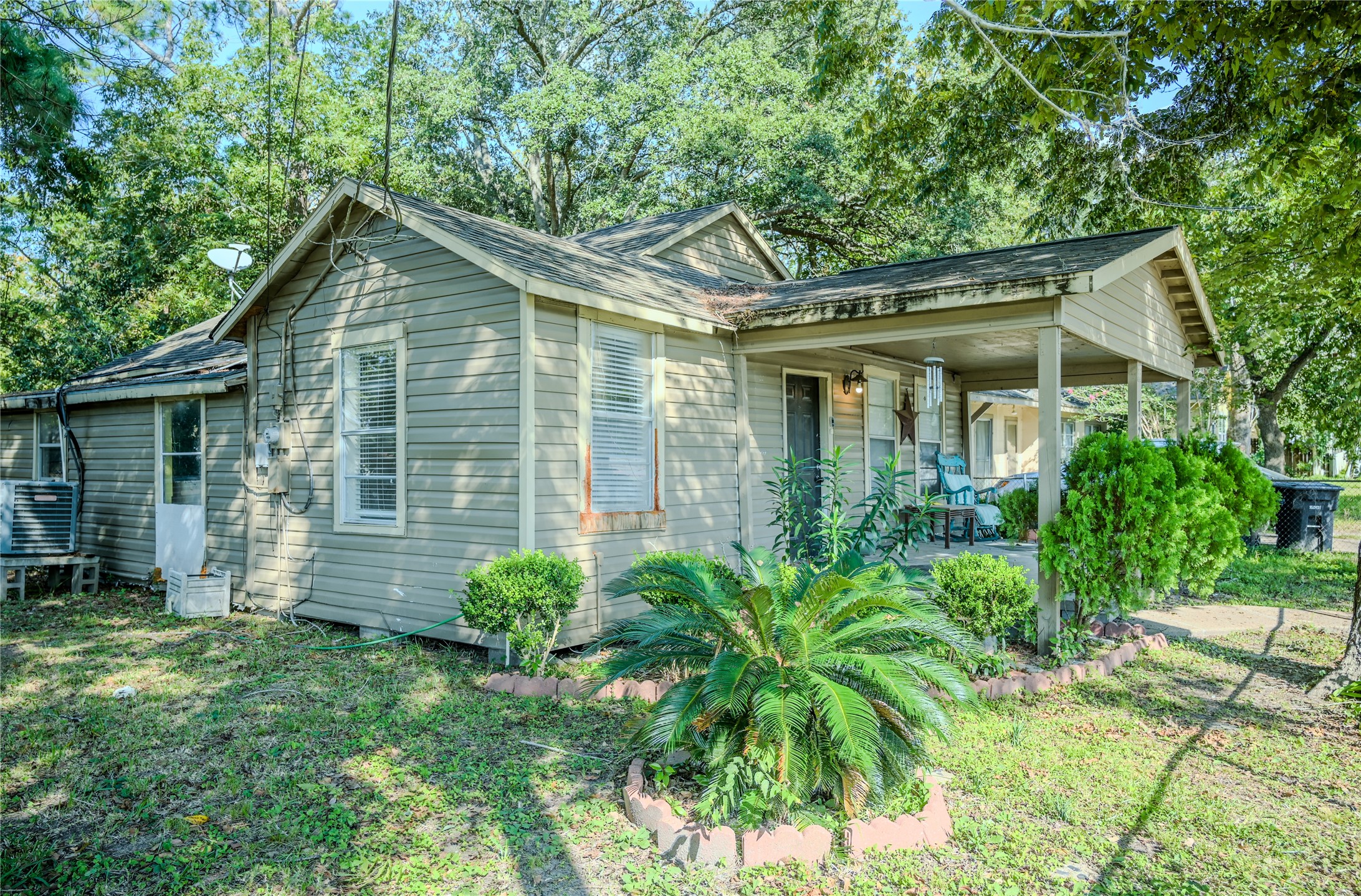 1120 W Adoue Street Alvin TX 77511