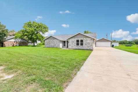 405 County Road 243 Angleton TX 77515