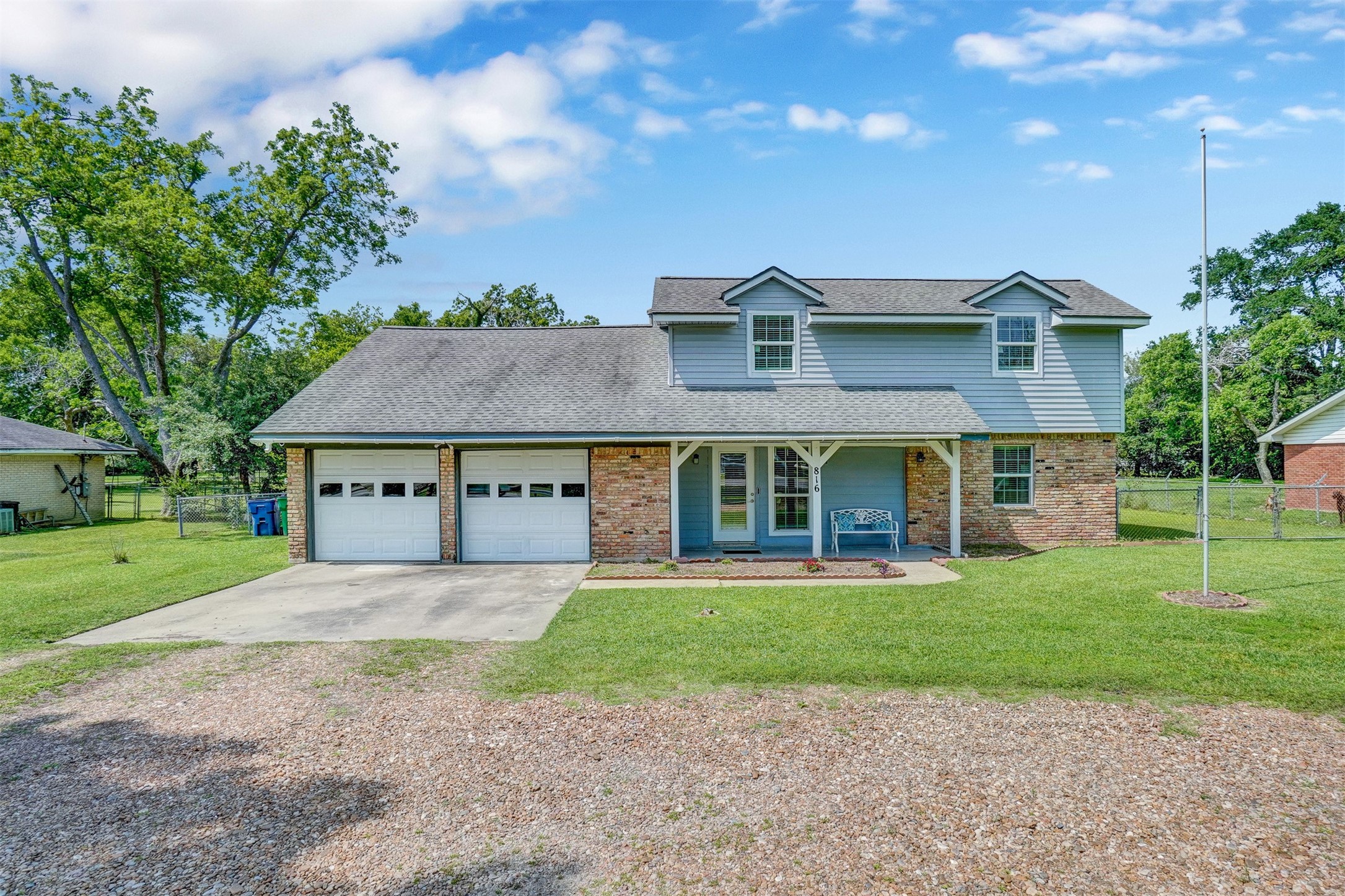 816 W Mulberry Street Angleton TX 77515