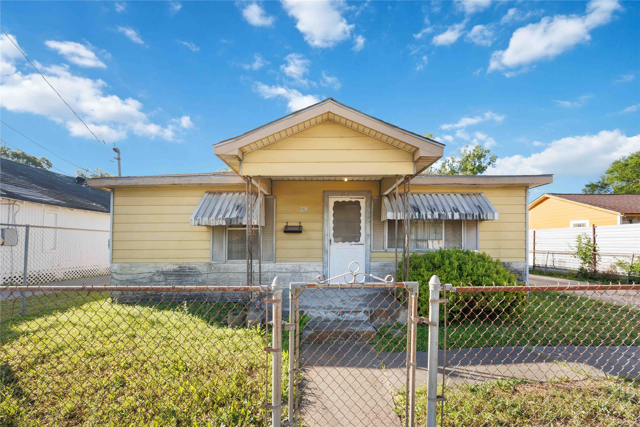 885 W Little York Road Houston TX 77091