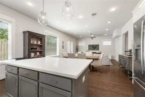 808 Woodcrest Drive A Houston TX 77018