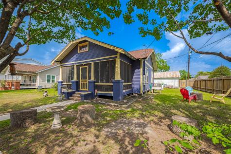 208 Goldenrod Street Houston TX 77009