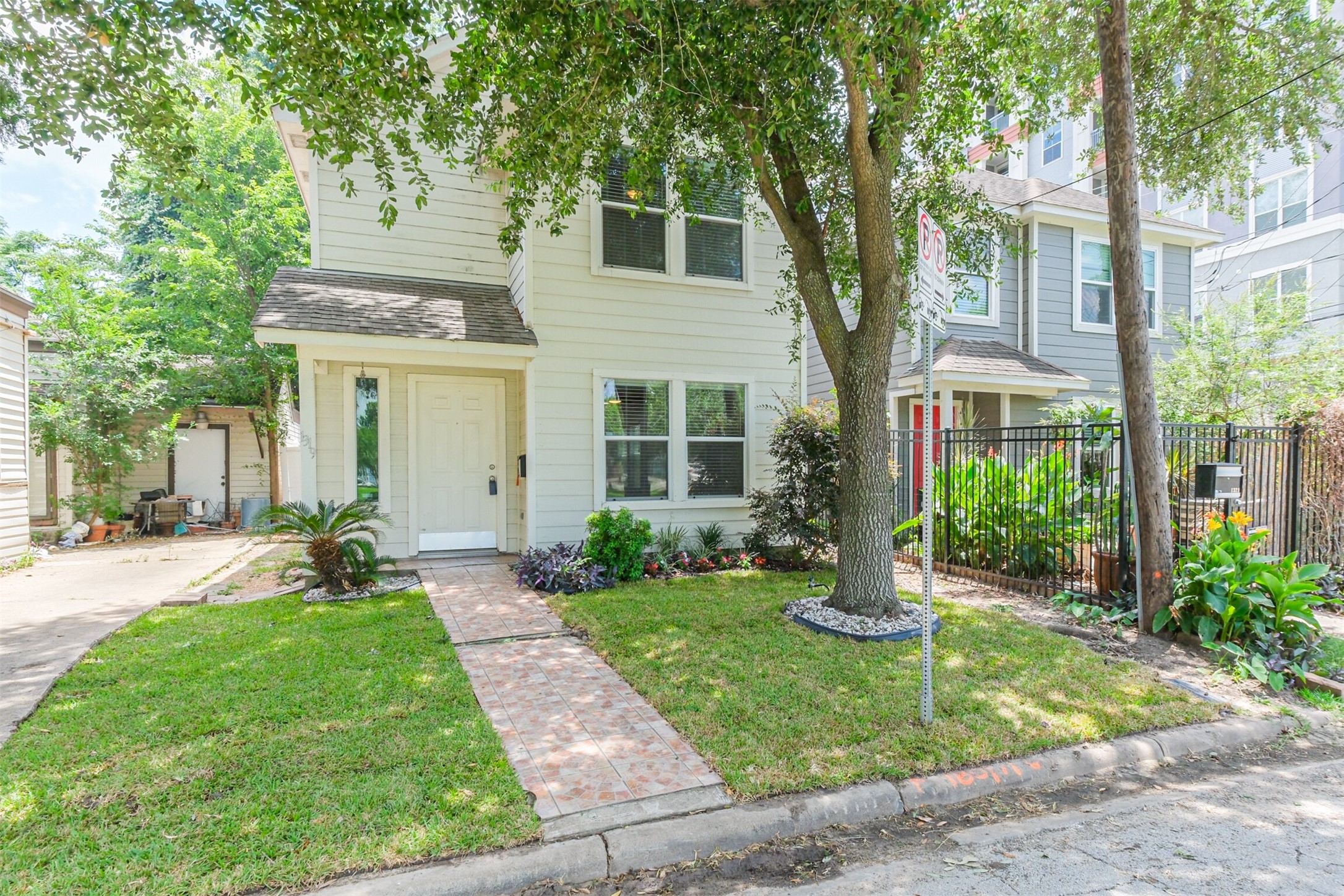 1319 Victor Street Houston TX 77019