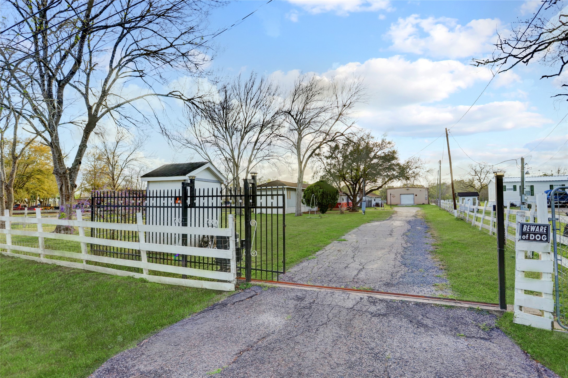 19258 County Road 927c Alvin TX 77511