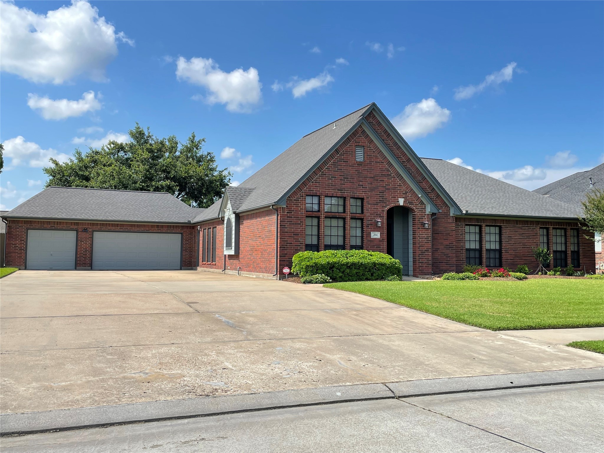 204 Tearose Lane Lake Jackson TX 77566