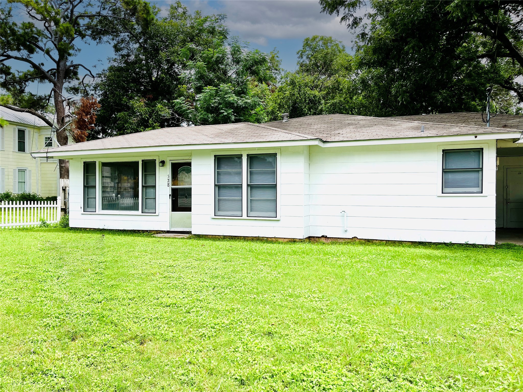 528 E Milam Street La Grange TX 78945