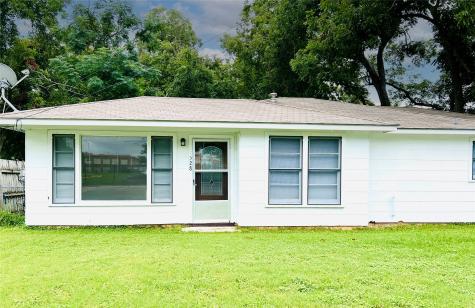528 E Milam Street La Grange TX 78945