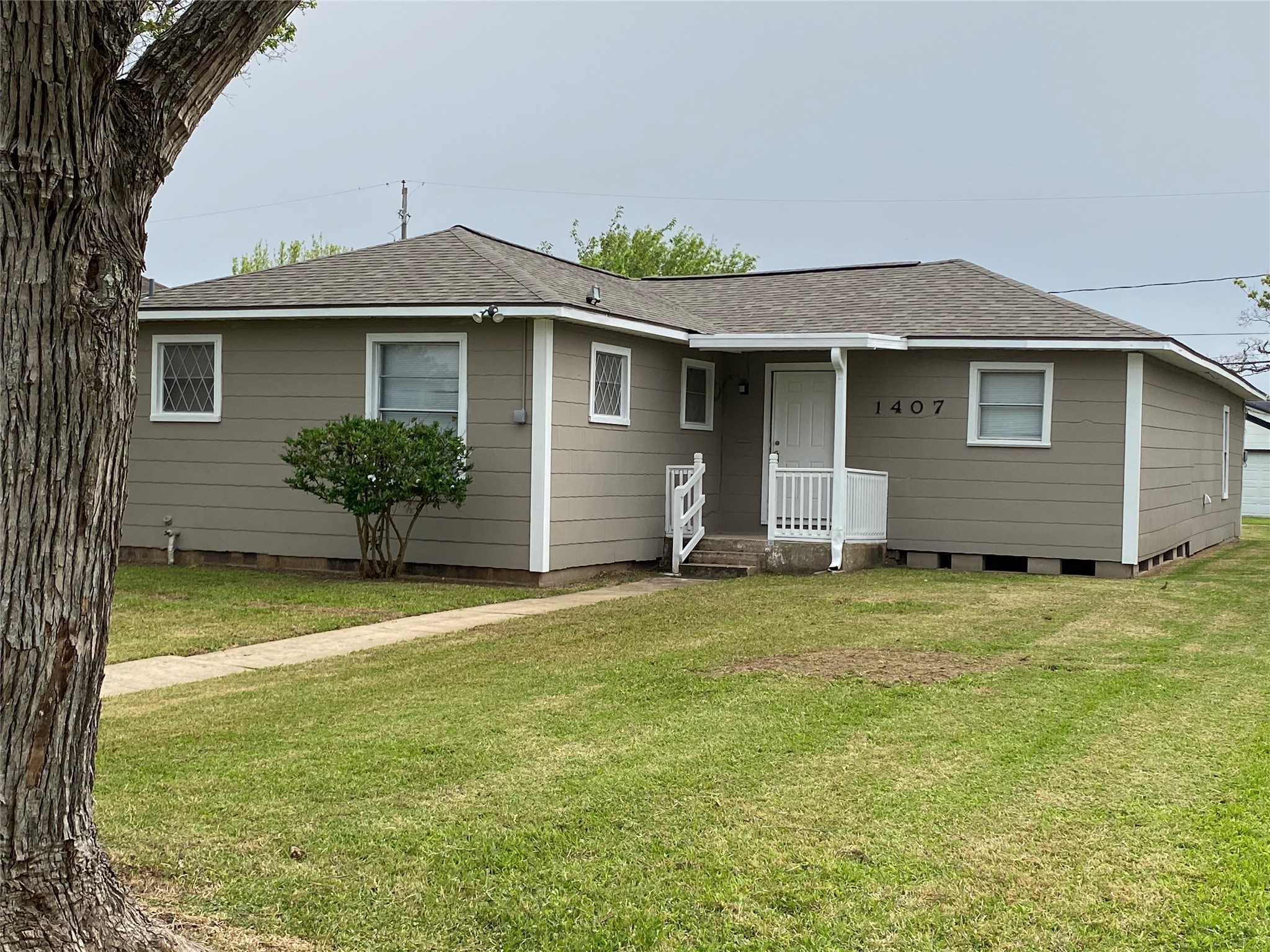1407 W 6th Street Freeport TX 77541