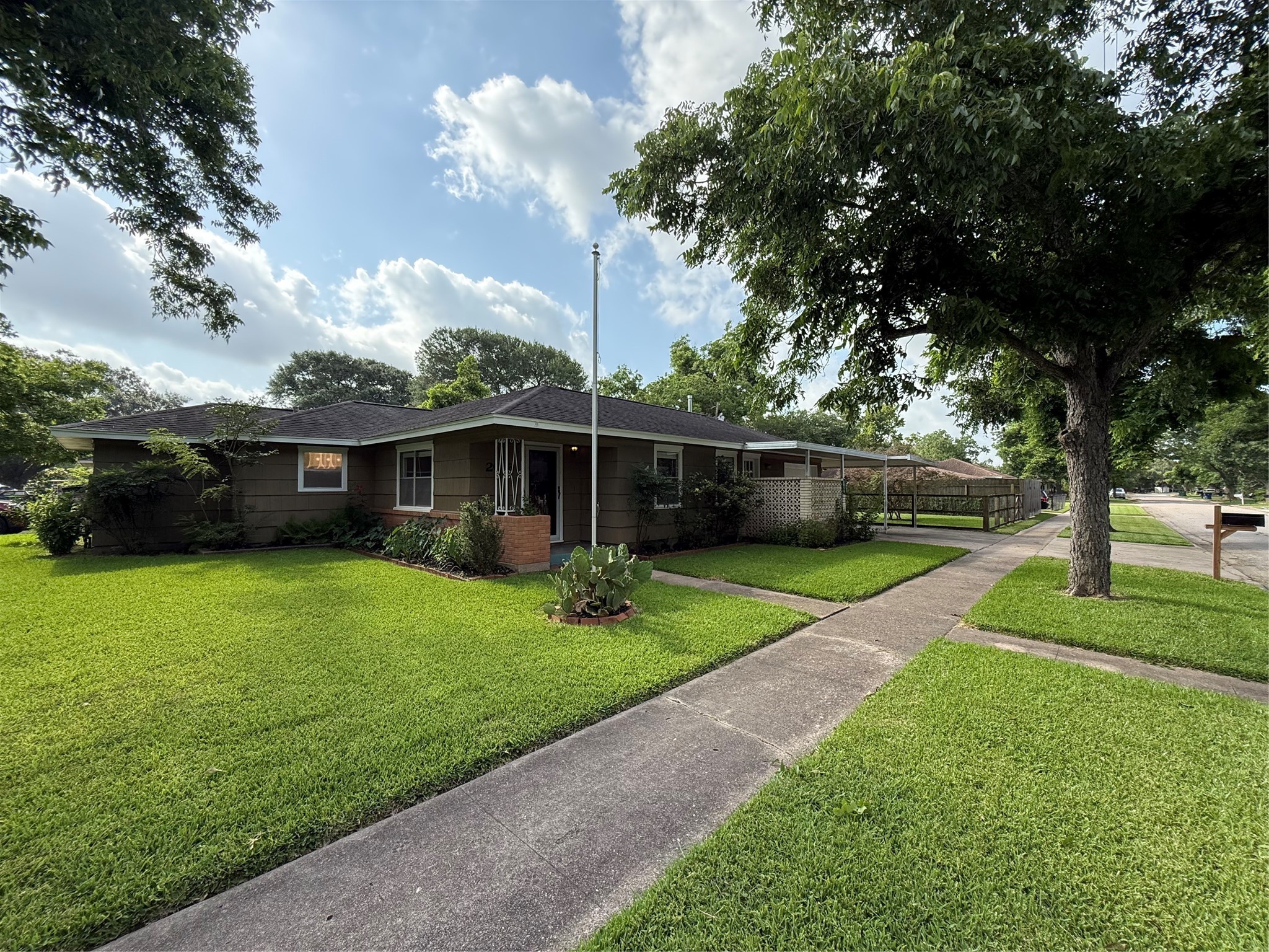 2016 N Tinsley Street Angleton TX 77515
