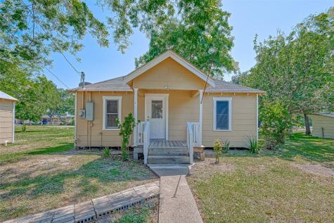 8606 Schendel Street Needville TX 77461
