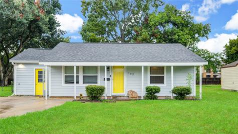 143 Holly Street Lake Jackson TX 77566