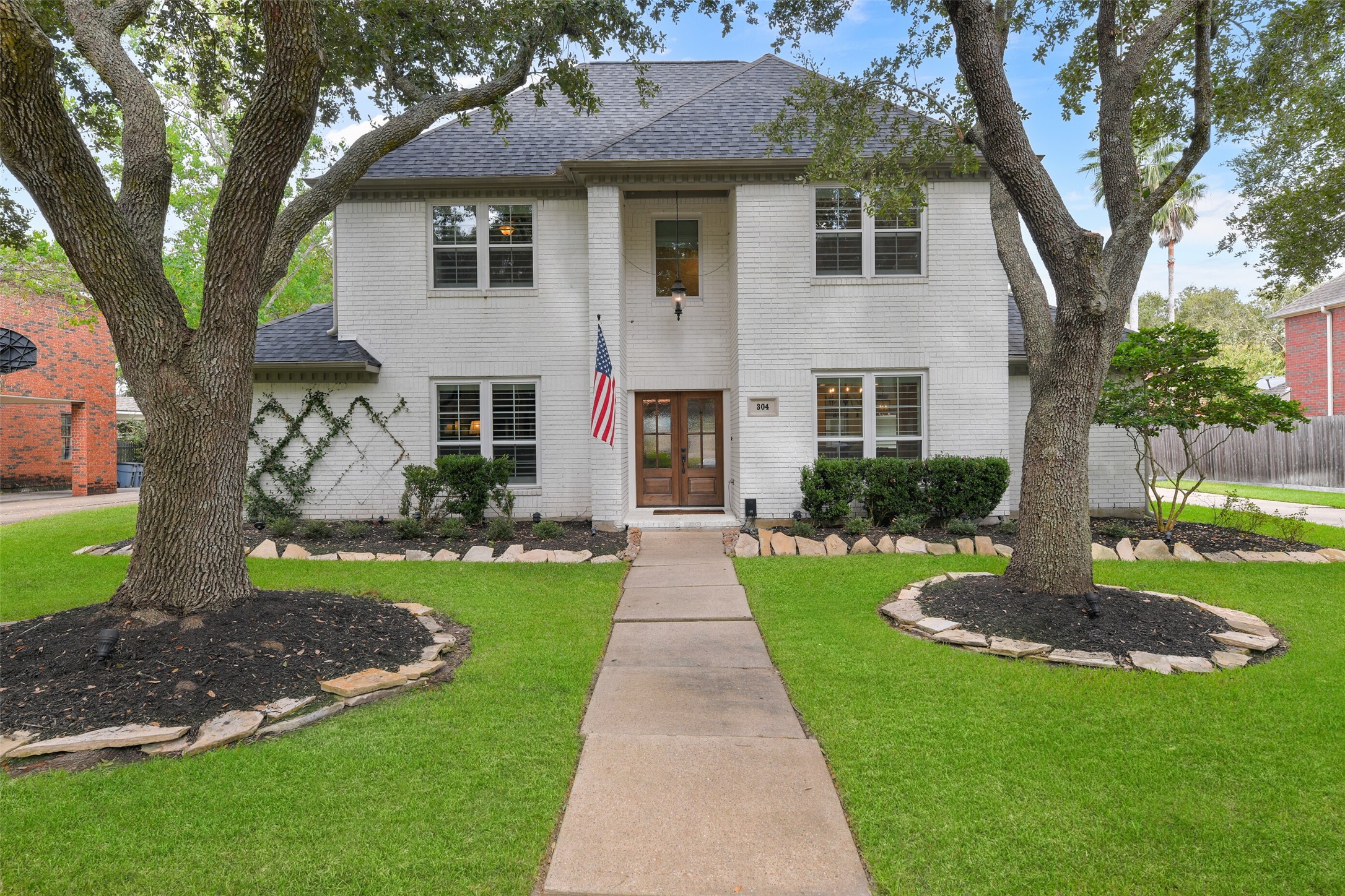304 Lakeview Circle Friendswood TX 77546