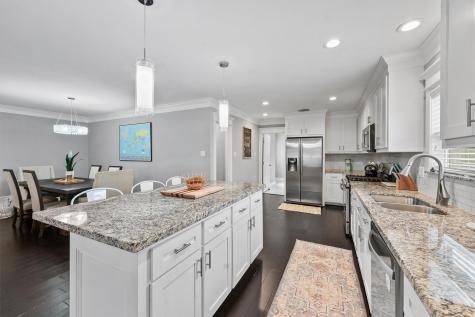 816 Avenue Of Oaks Street Houston TX 77009