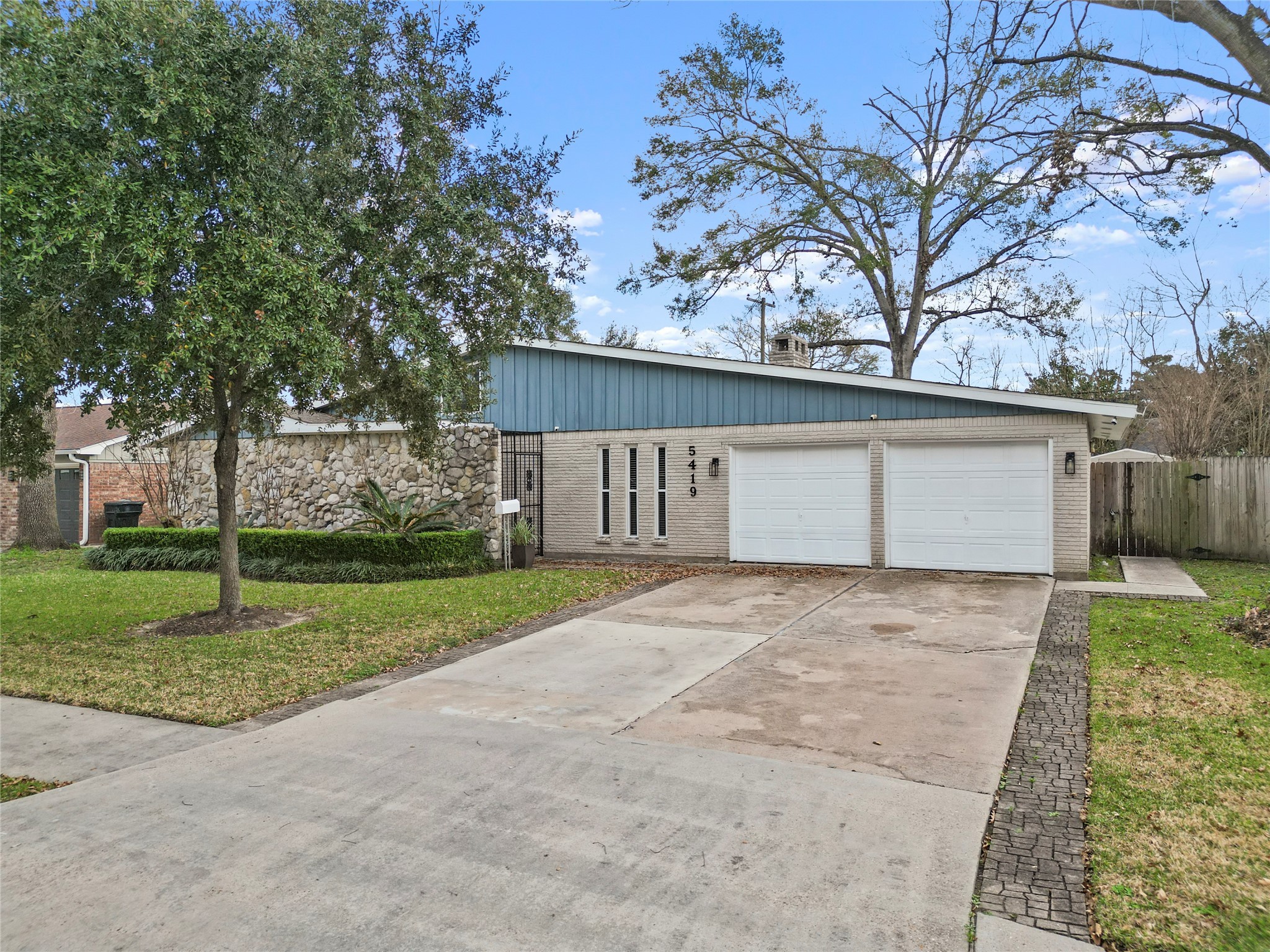 5419 Saxon Drive Houston TX 77092