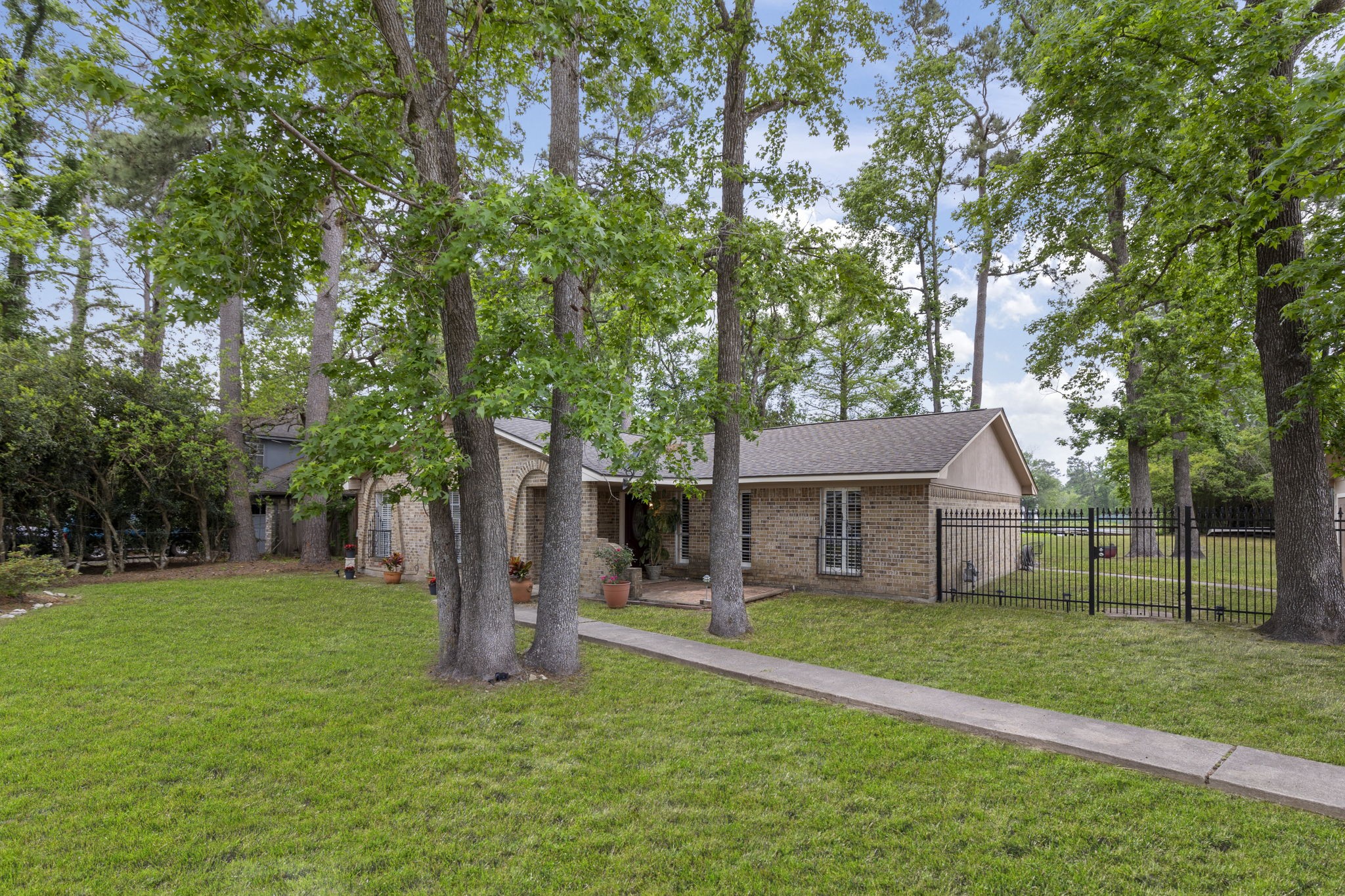 2902 Rainwood Street Spring TX 77388