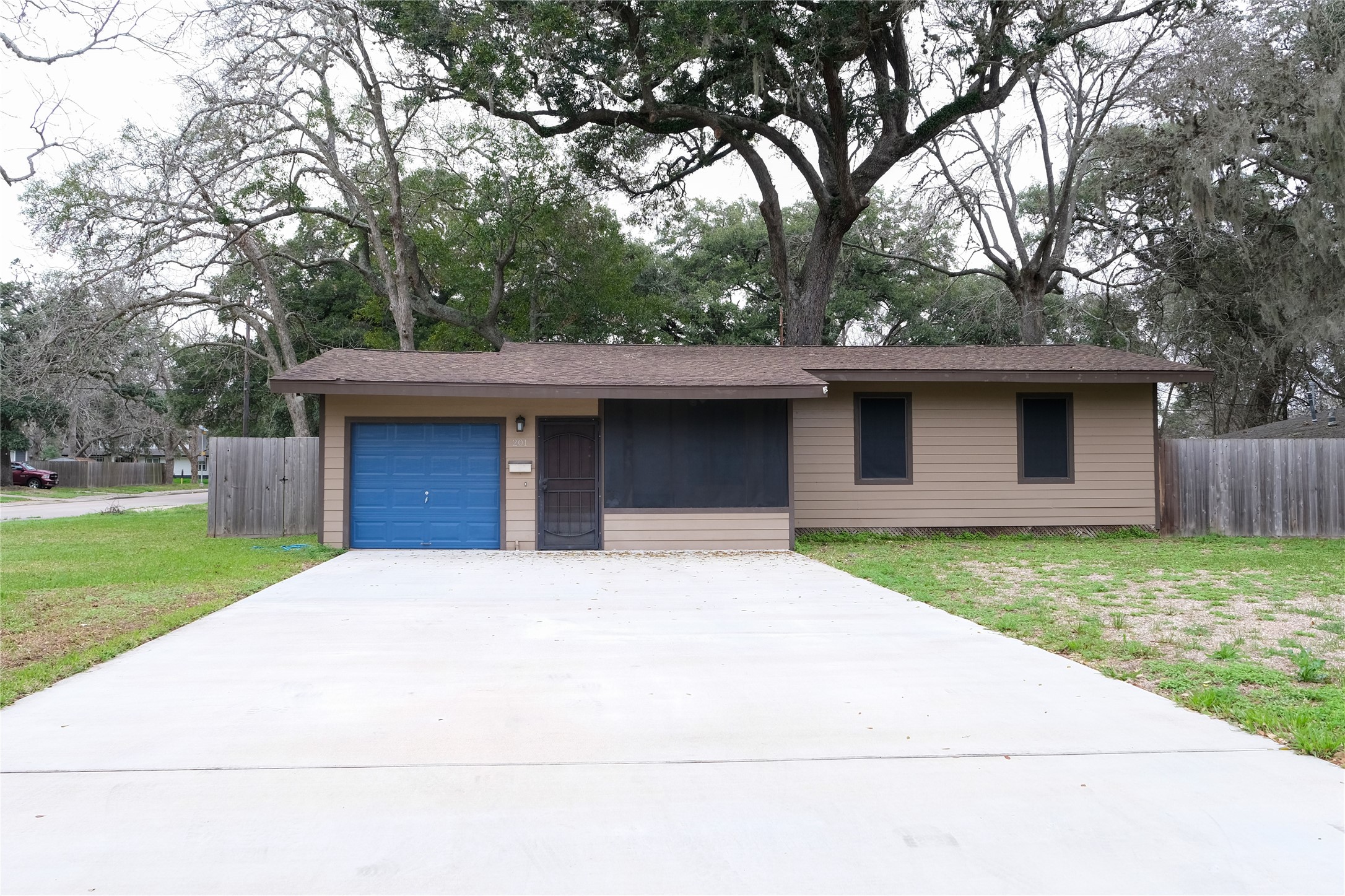 201 Jasmine Street Lake Jackson TX 77566