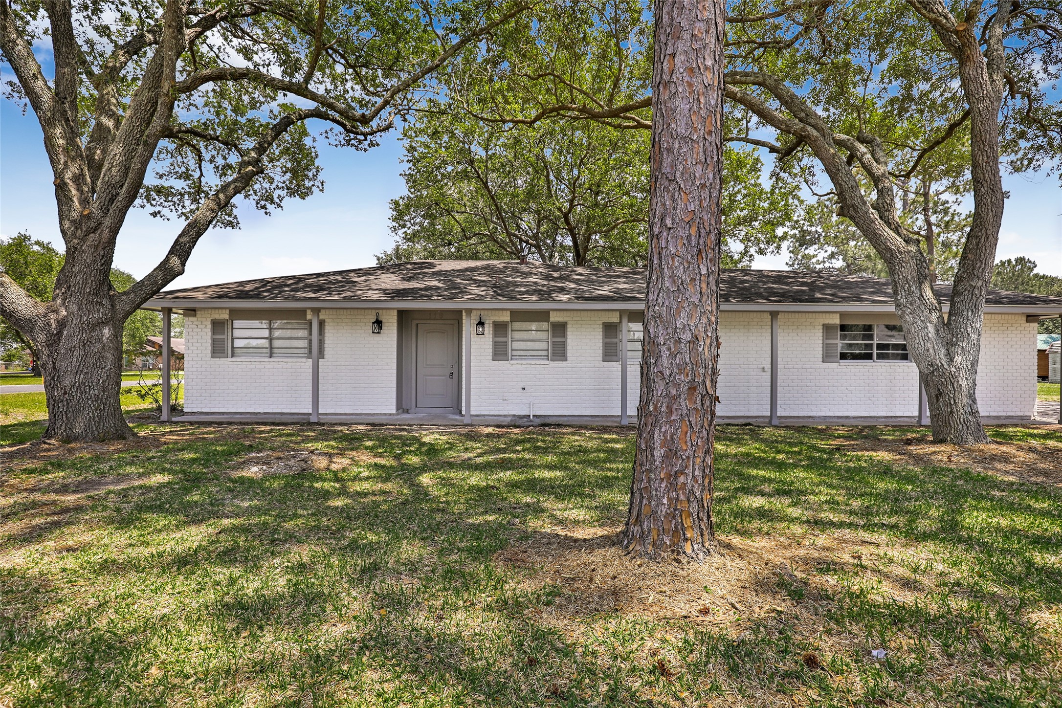 119 N Lake Drive Winnie TX 77665