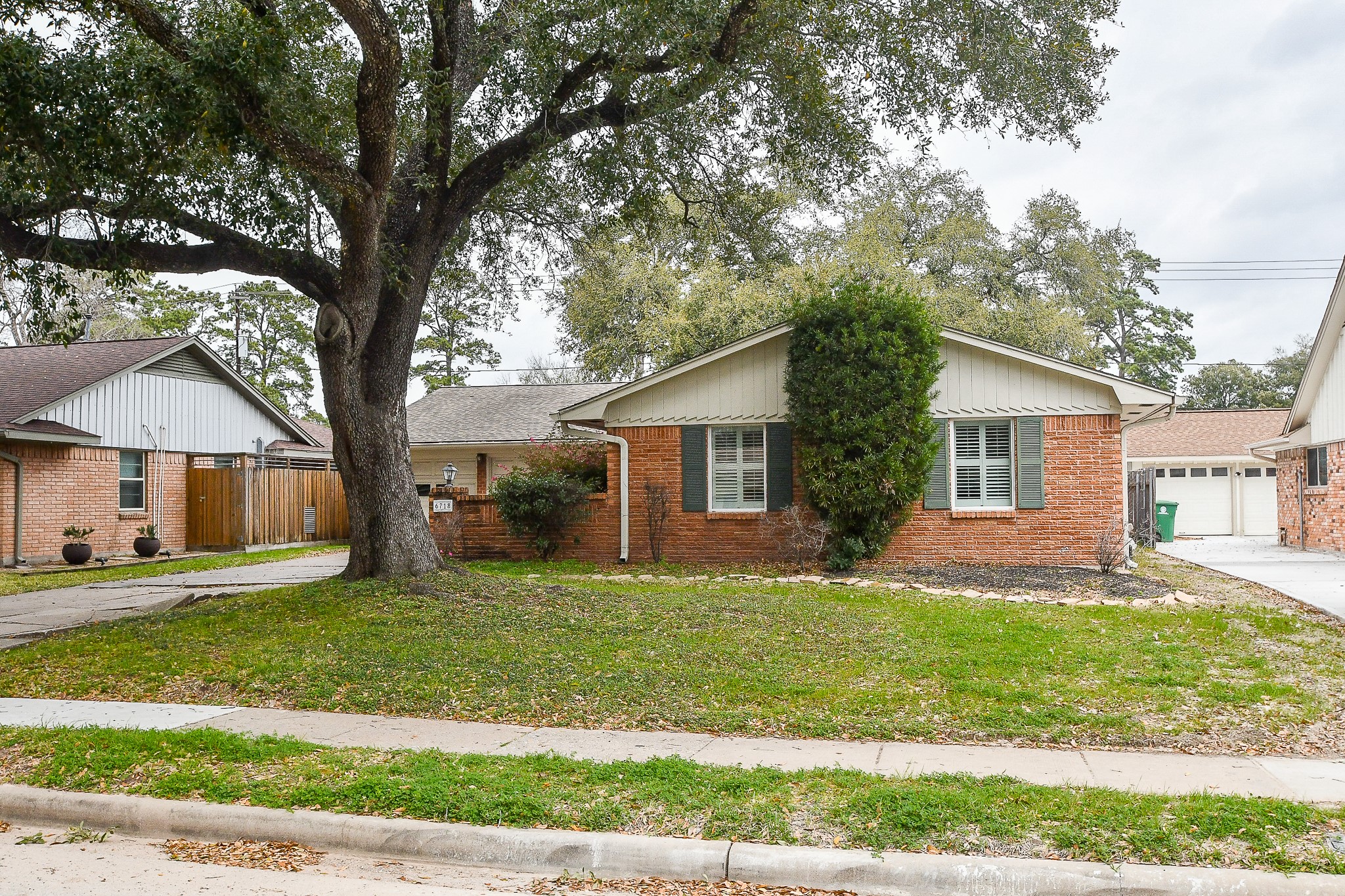 6718 Lindyann Lane Houston TX 77008