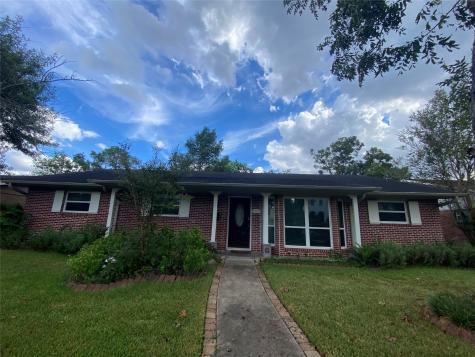 5303 Maple Street Houston TX 77096