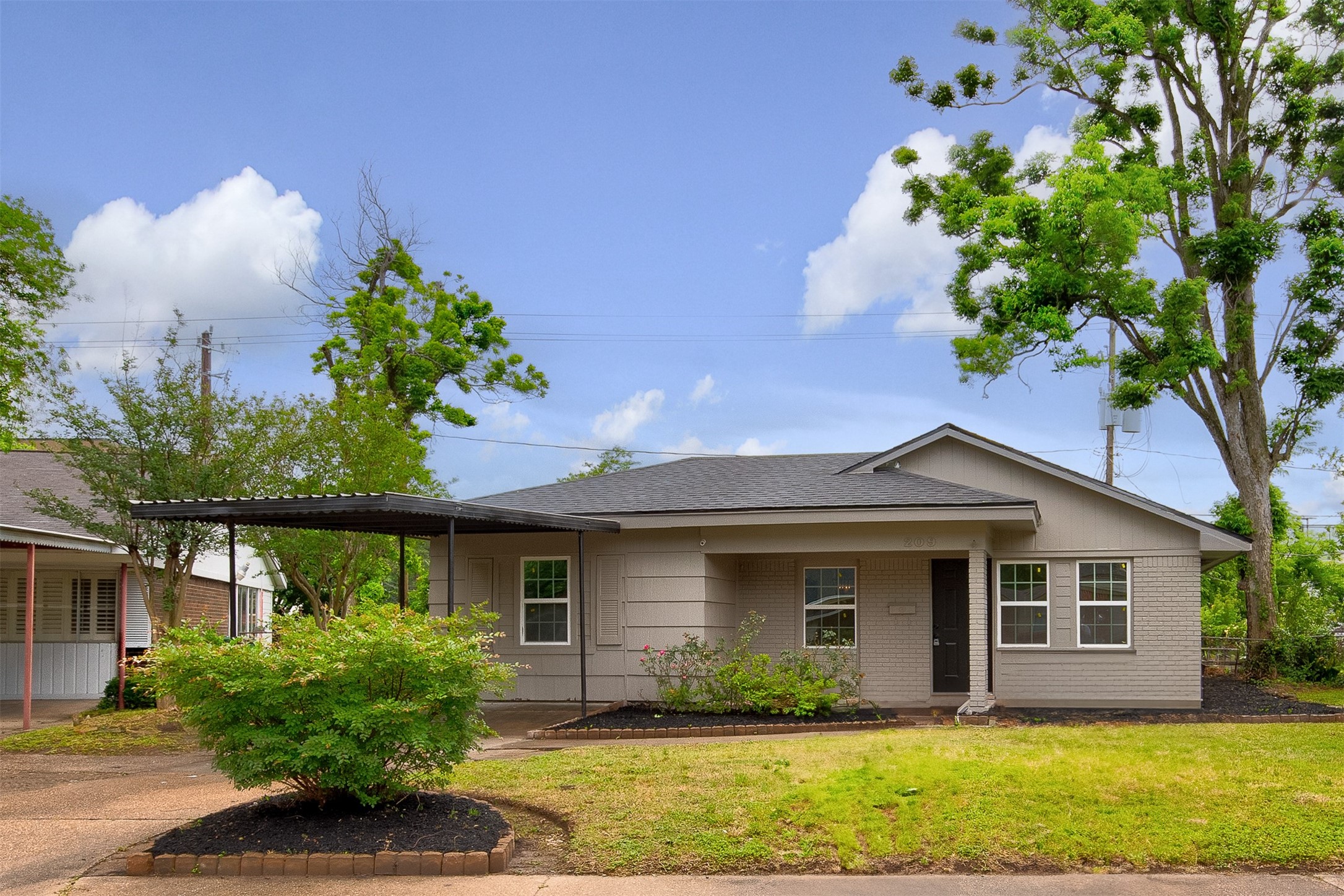 209 W Rocky Creek Road Houston TX 77076