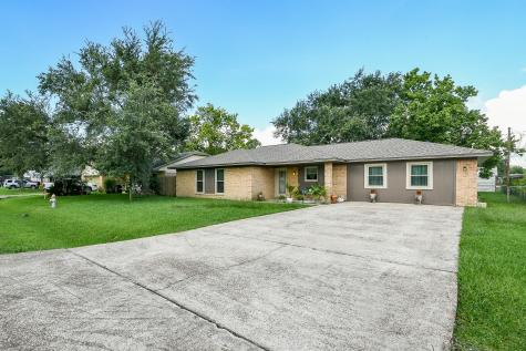 602 Sharondoah Drive Highlands TX 77562