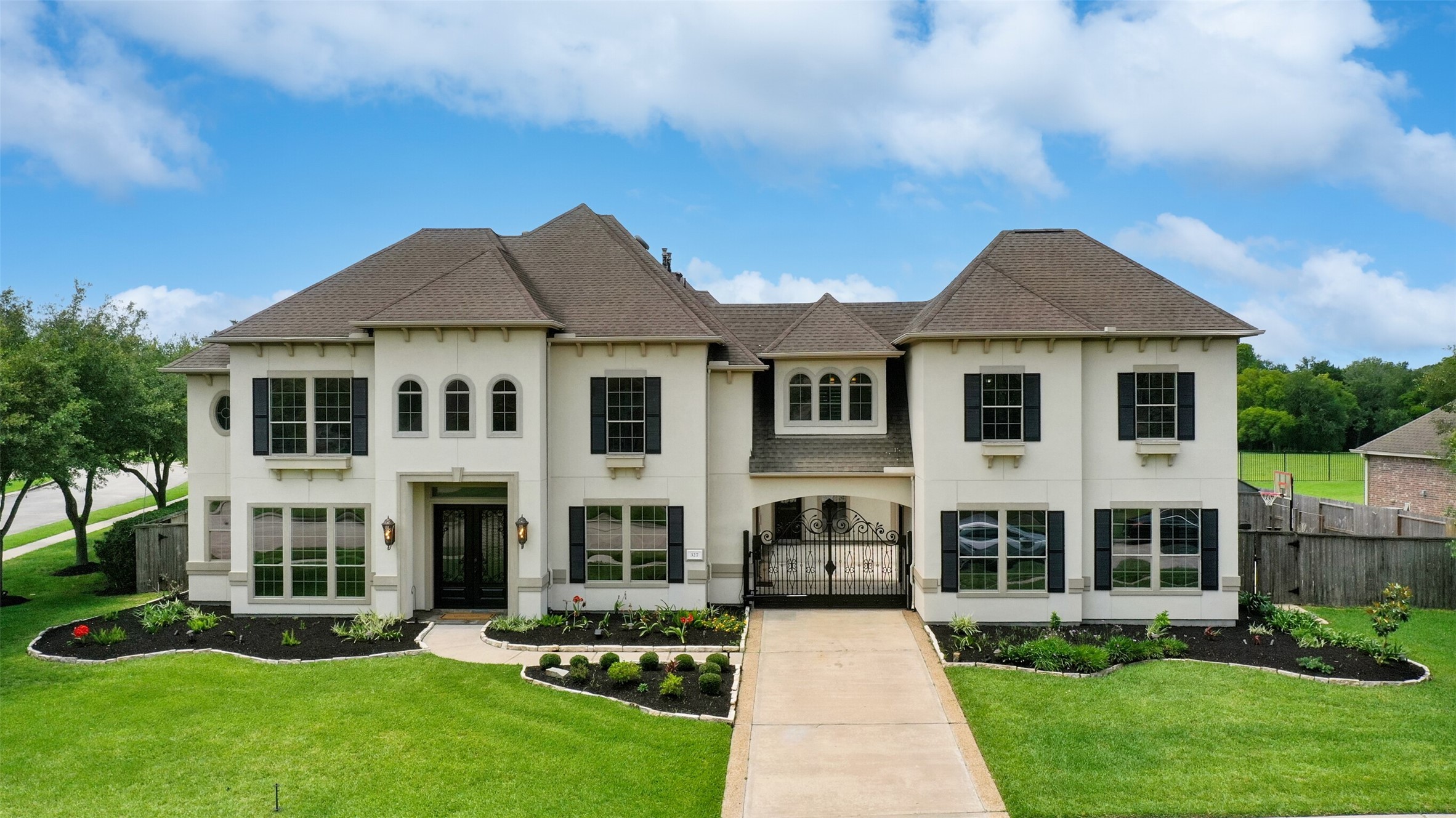 327 Northcliff Ridge Lane Friendswood TX 77546