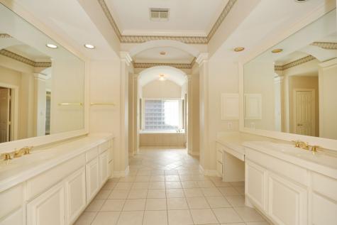 106 N Wynden Estates Court Houston TX 77056