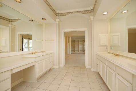 106 N Wynden Estates Court Houston TX 77056