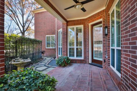 106 N Wynden Estates Court Houston TX 77056