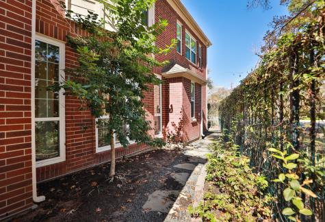 106 N Wynden Estates Court Houston TX 77056