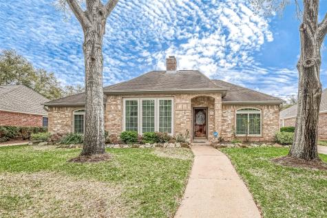 3007 E Steepbank Circle Sugar Land TX 77479