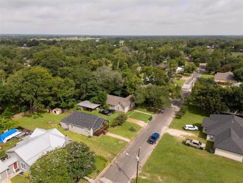 203 N Texas Street Madisonville TX 77864