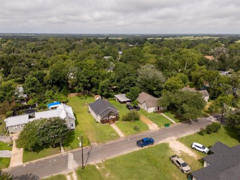 203 N Texas Street Madisonville TX 77864
