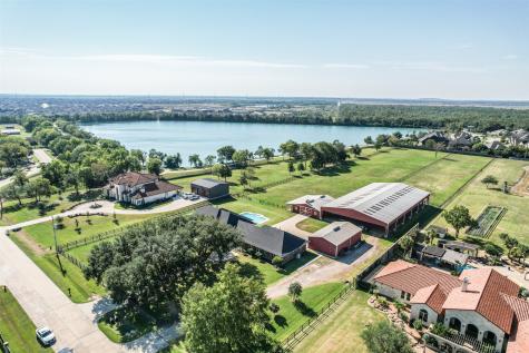 2513 Sierra Madre Street Friendswood TX 77546