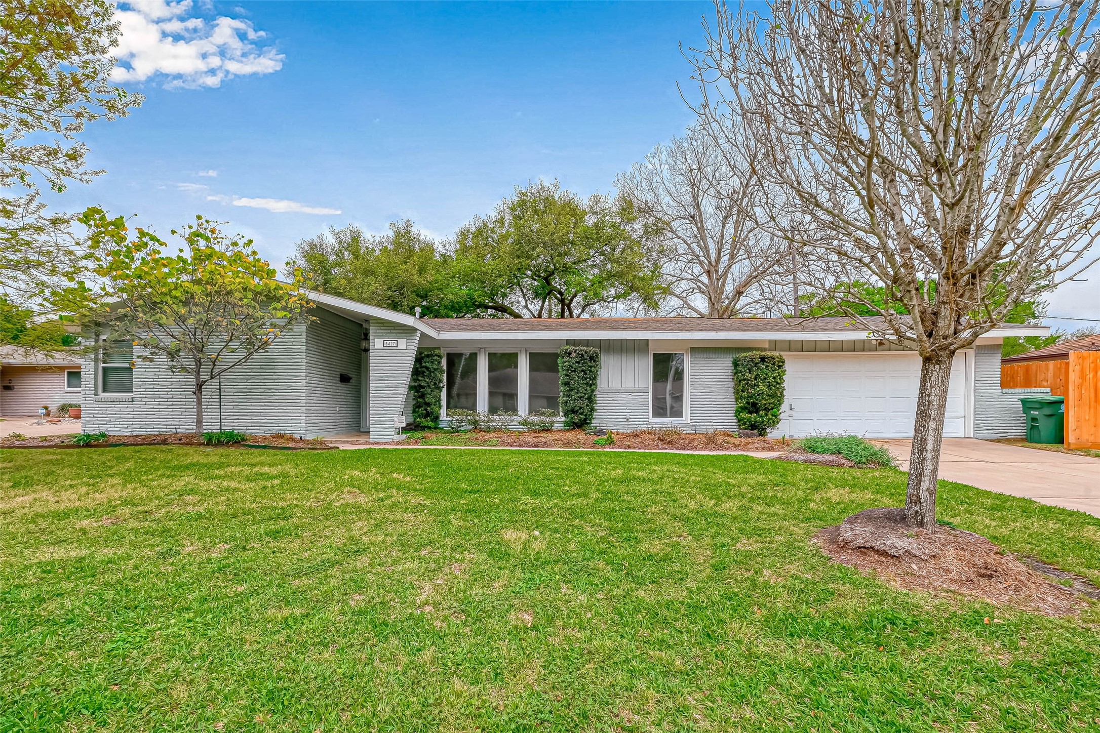 5427 Hummingbird Street Houston TX 77096