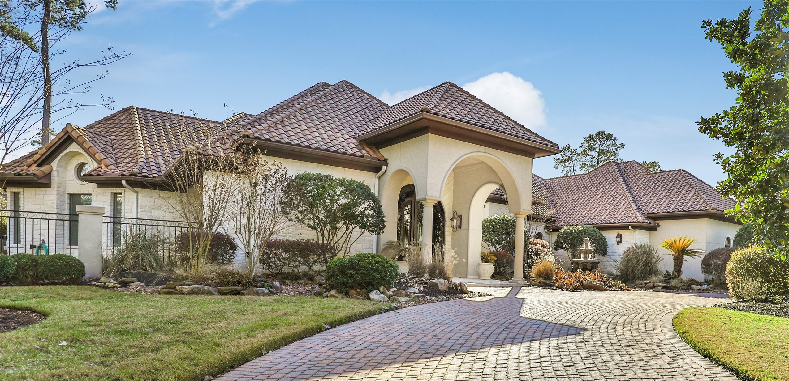 25 Kings Lake Estates Boulevard Humble TX 77346