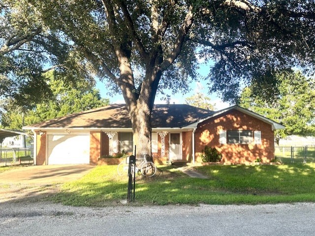 203 Ella Street East Bernard TX 77435