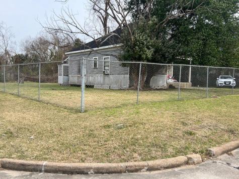 1945 Brooklyn Street Beaumont TX 77701