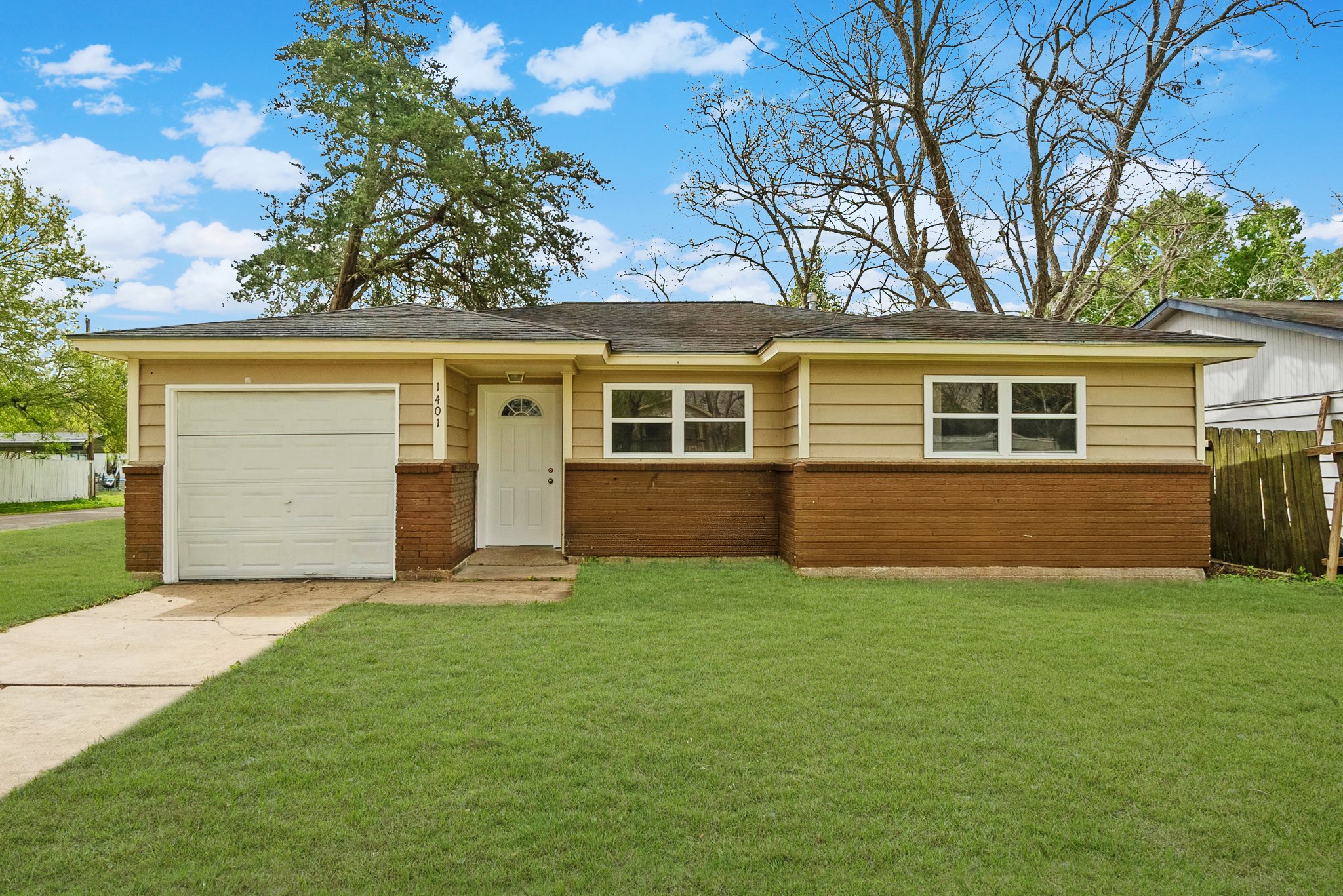 1401 W Snyder Street Alvin TX 77511