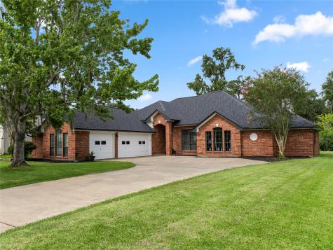 2221 Lake Forrest Drive West Columbia TX 77486