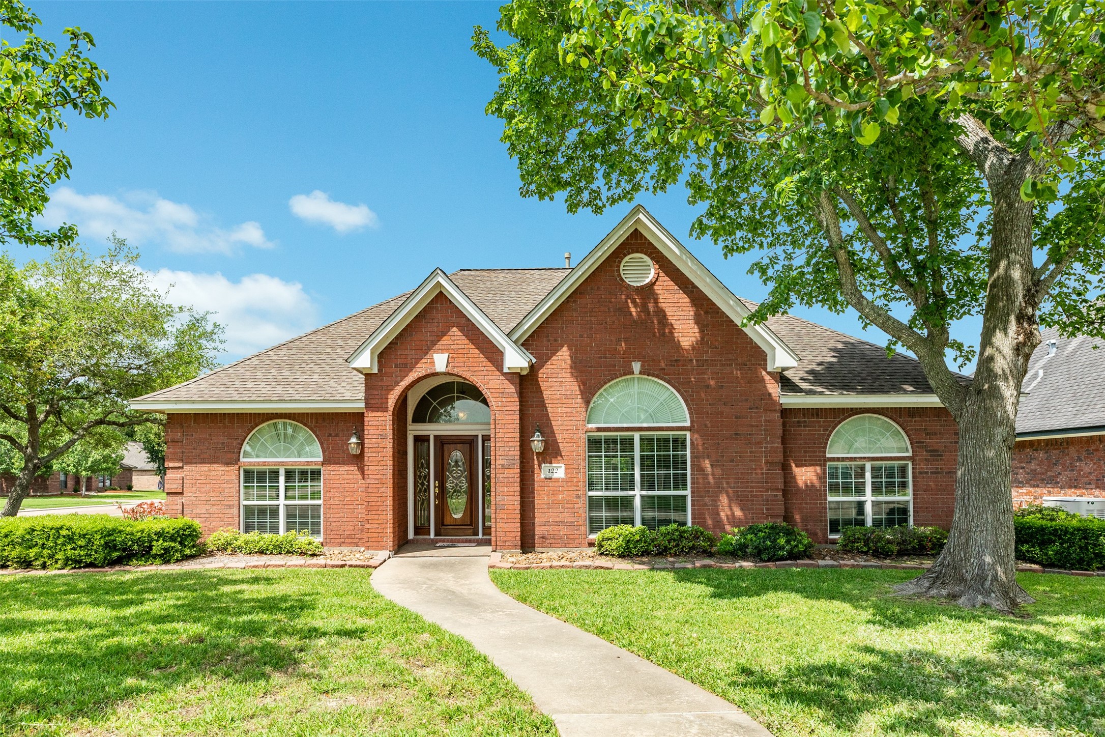 122 Madison Avenue Clute TX 77531