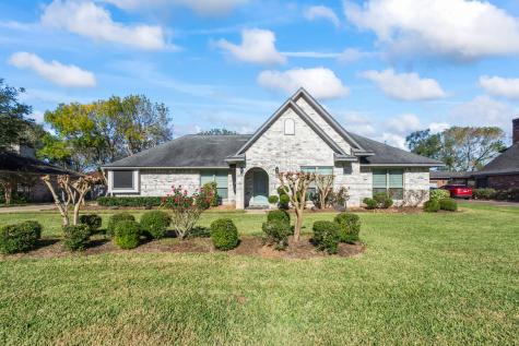 112 Mist Flower Street Lake Jackson TX 77566