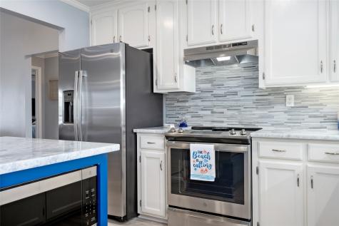1140 Waterways Drive Crystal Beach TX 77650