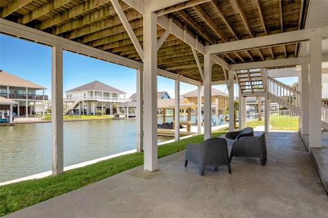 1140 Waterways Drive Crystal Beach TX 77650